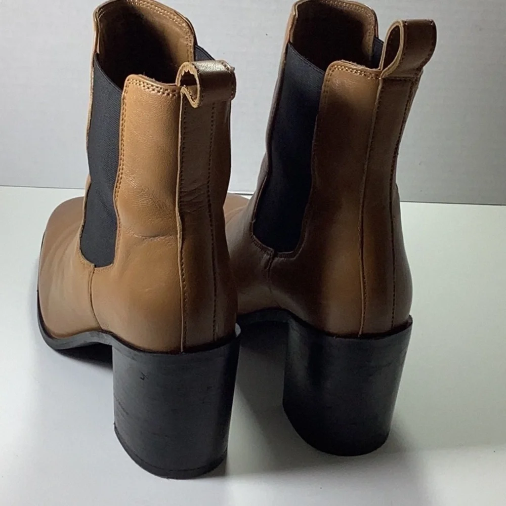 Journee Signature Rowann Chelsea Boot